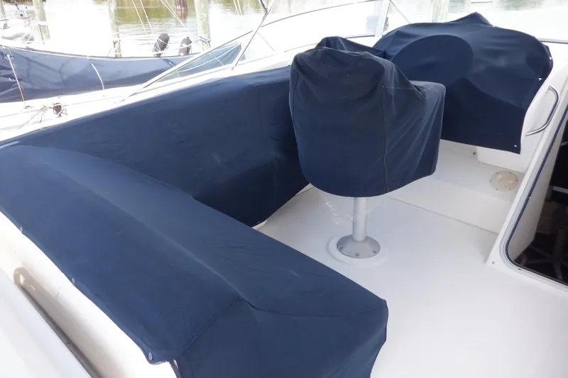 Slide: The Image of 1998 Bayliner 4788 Pilot House Motoryacht with covered seating area on deck. - 69