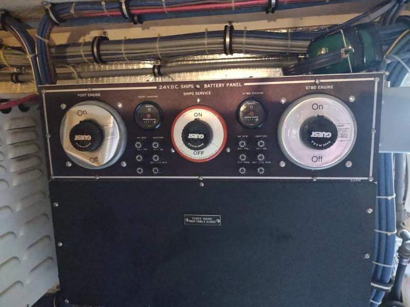 Slide: The Image of Hatteras 50 Sport Deck Motor Yacht 1996 - 100