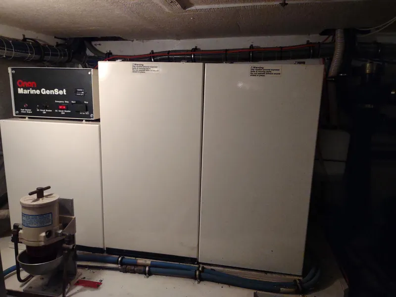 Slide: The Image of Hatteras 50 Sport Deck Motor Yacht 1996 - 104