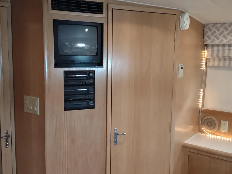 Slide: The Image of Hatteras 50 Sport Deck Motor Yacht 1996 - 66