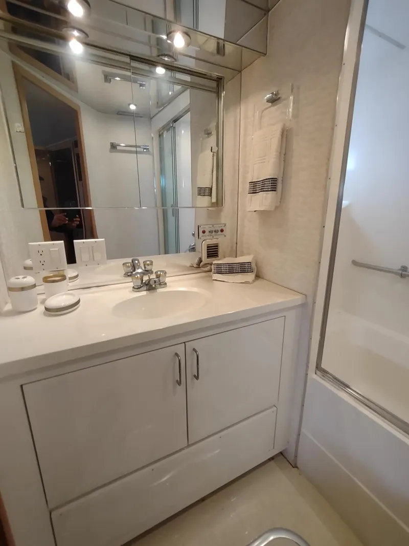 Slide: The Image of Hatteras 50 Sport Deck Motor Yacht 1996 - 71