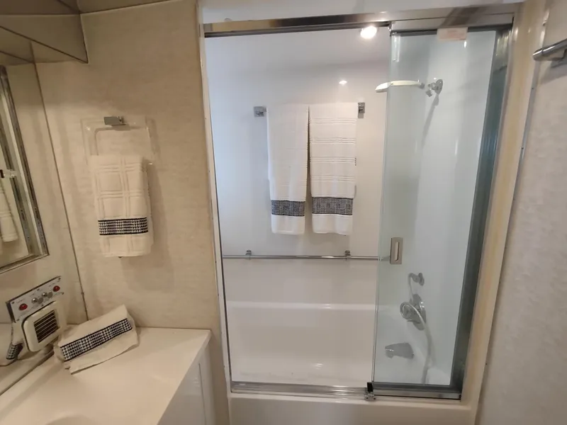 Slide: The Image of Hatteras 50 Sport Deck Motor Yacht 1996 - 73