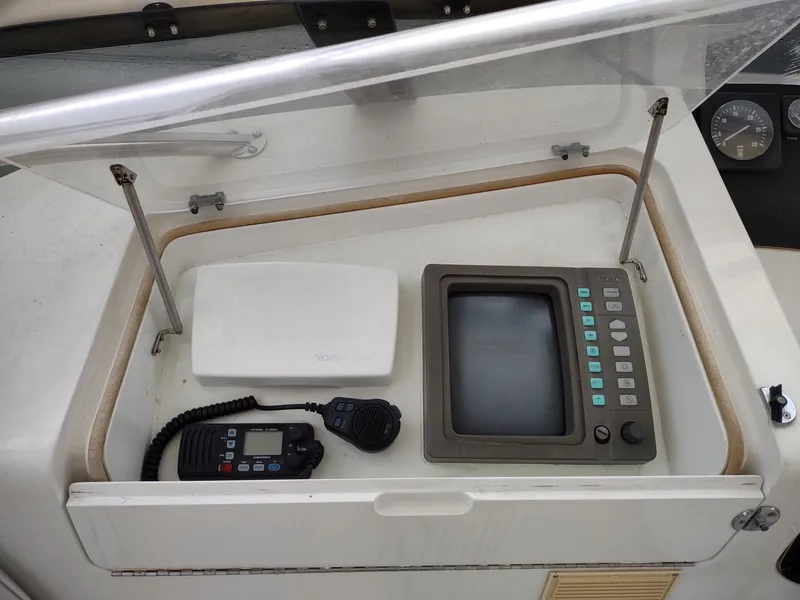 Slide: The Image of Hatteras 50 Sport Deck Motor Yacht 1996 - 76