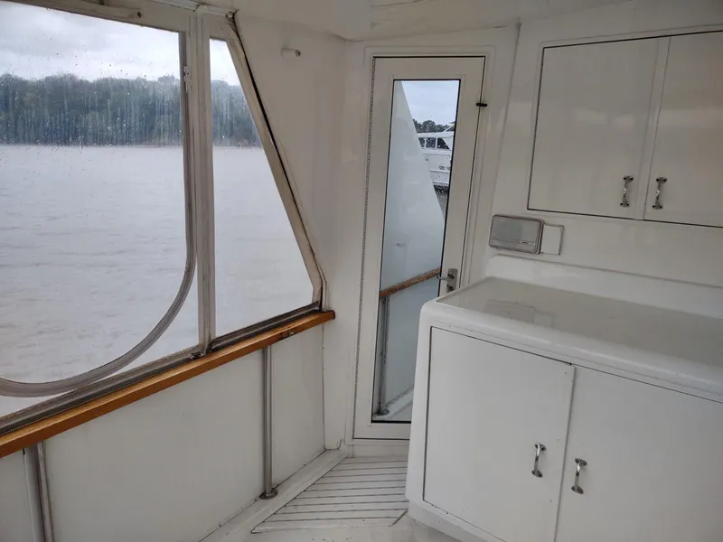 Slide: The Image of Hatteras 50 Sport Deck Motor Yacht 1996 - 84