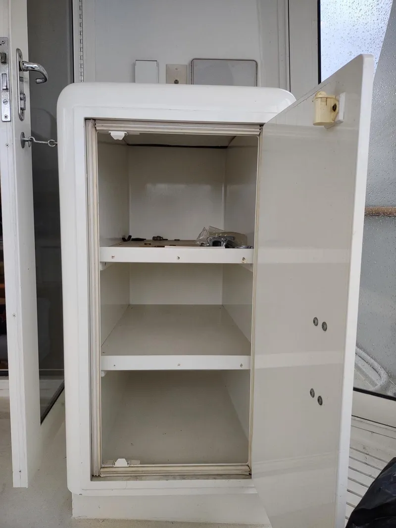 Slide: The Image of Hatteras 50 Sport Deck Motor Yacht 1996 - 89