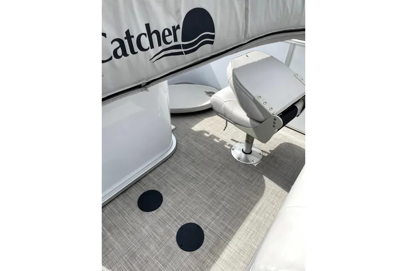 Slide: The Image of 2019 G3 SunCatcher V22 boat interior with seating and carpeted floor. - 7