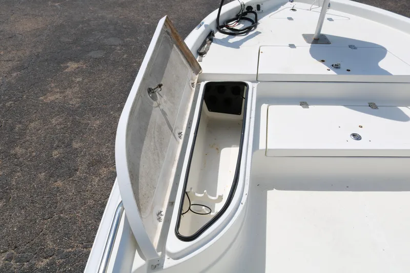 Slide: The Image of 2005 NauticStar 2200 Nautic Bay boat with open storage compartment. - 12