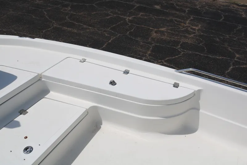 Slide: The Image of 2005 NauticStar 2200 Nautic Bay boat deck with storage compartments. - 17