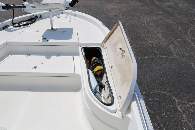 Slide: The Image of 2005 NauticStar 2200 Nautic Bay boat with open storage compartment on deck. - 18