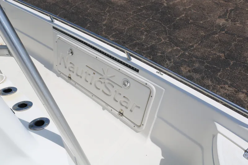 Slide: The Image of 2005 NauticStar 2200 Nautic Bay boat interior with logo detail. - 21