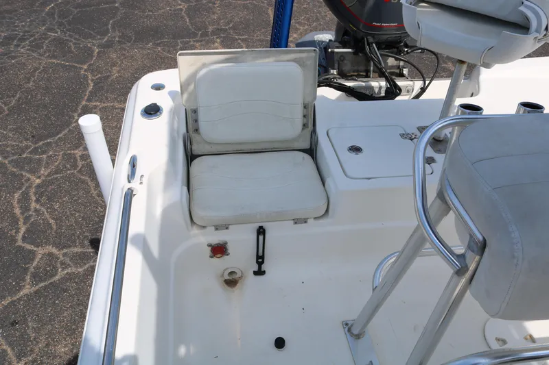 Slide: The Image of 2005 NauticStar 2200 Nautic Bay boat interior with seating and controls. - 24