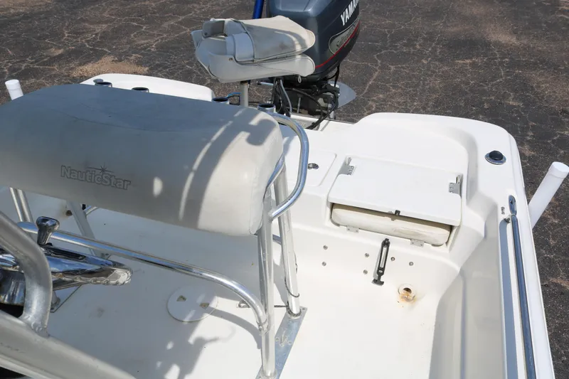 Slide: The Image of 2005 NauticStar 2200 Nautic Bay boat interior with Yamaha motor. - 26
