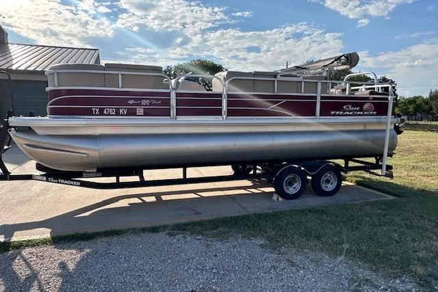 Slide: The Image of 2018 Sun Tracker SportFish 22 DLX pontoon boat on trailer, parked outdoors. - 5