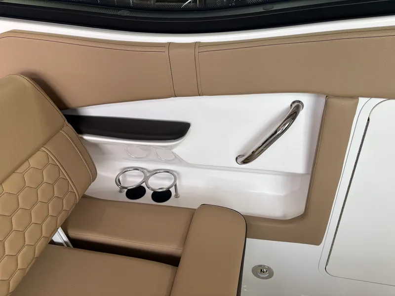 Slide: The Image of Sea Ray Sundancer 320 Outboard 2026 - 15