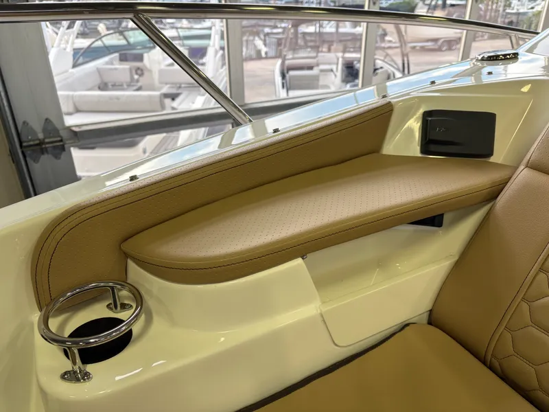 Slide: The Image of Sea Ray Sundancer 320 Outboard 2026 - 19