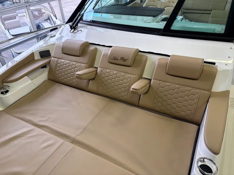 Slide: The Image of Sea Ray Sundancer 320 Outboard 2026 - 20