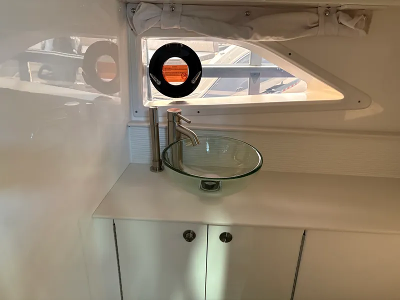 Slide: The Image of Sea Ray Sundancer 320 Outboard 2026 - 28