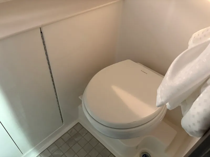 Slide: The Image of Sea Ray Sundancer 320 Outboard 2026 - 29