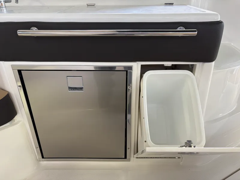 Slide: The Image of Sea Ray Sundancer 320 Outboard 2026 - 3