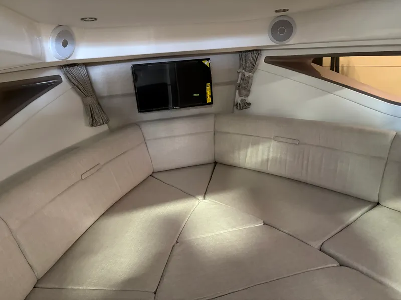 Slide: The Image of Sea Ray Sundancer 320 Outboard 2026 - 32