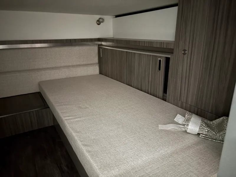 Slide: The Image of Sea Ray Sundancer 320 Outboard 2026 - 33