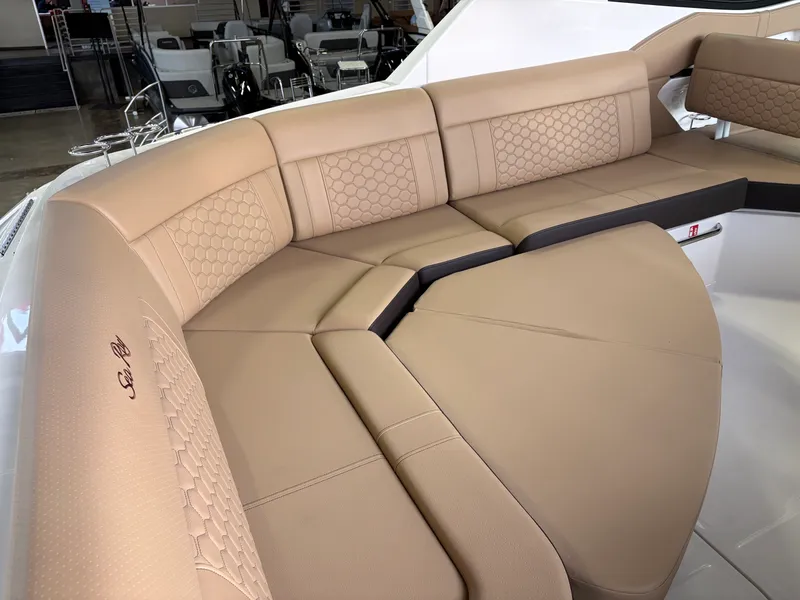 Slide: The Image of Sea Ray Sundancer 320 Outboard 2026 - 4