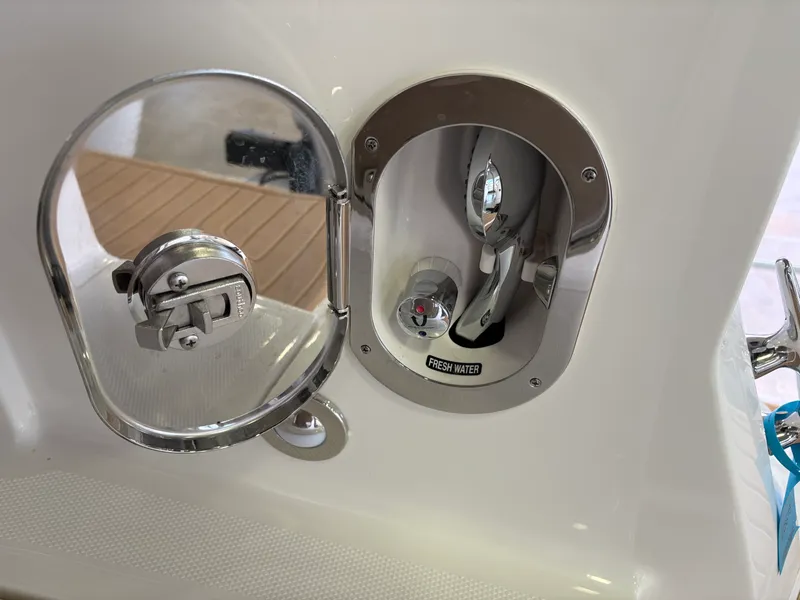 Slide: The Image of Sea Ray Sundancer 320 Outboard 2026 - 5