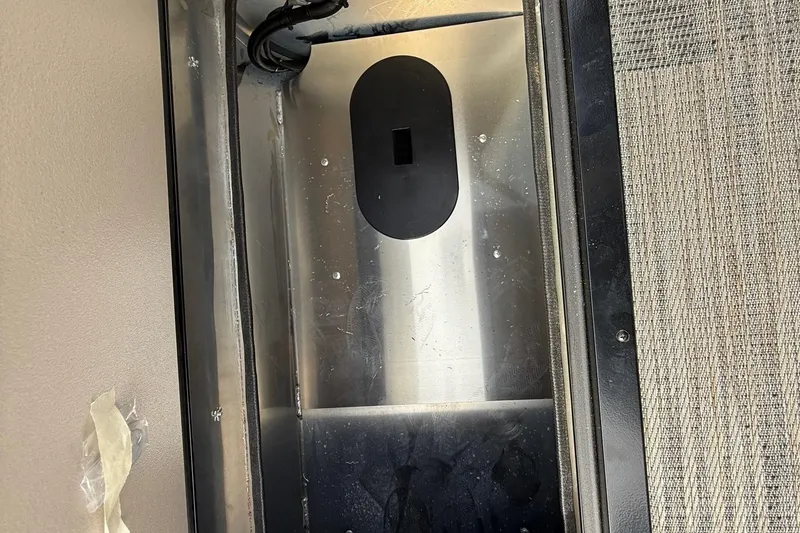 Slide: The Image of Interior view of Viaggio Lago Z22S-CC 2026, showcasing sleek metal panel design. - 25