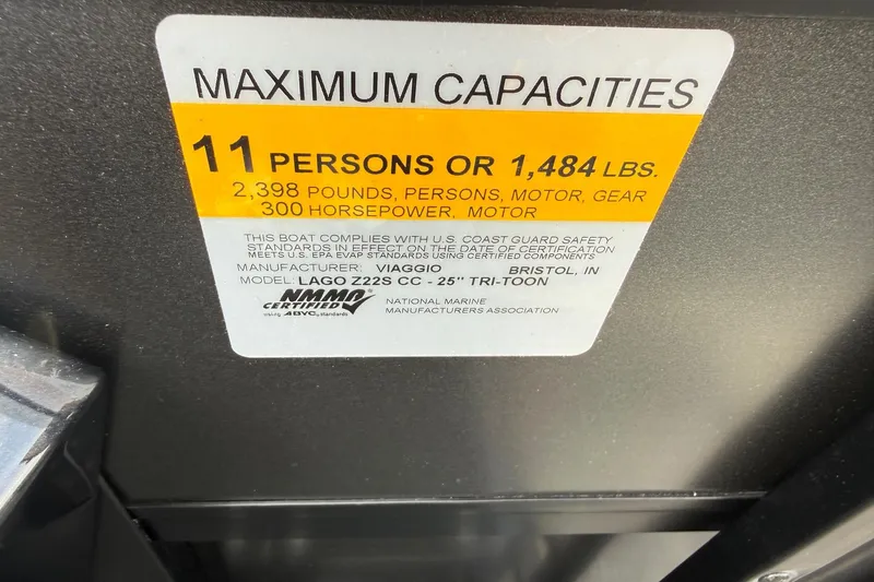Slide: The Image of Capacity label for 2026 Viaggio Lago Z22S-CC, 11 persons or 1,484 lbs, 300 horsepower. - 40