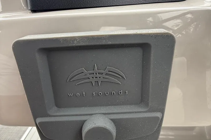 Slide: The Image of Wet Sounds logo on 2026 Sylvan L-3 RLZ DH boat speaker. - 23