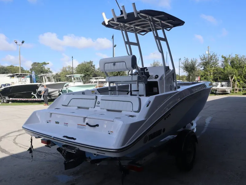 Slide: The Image of Yamaha 195 FSH Sport 2025 - 4