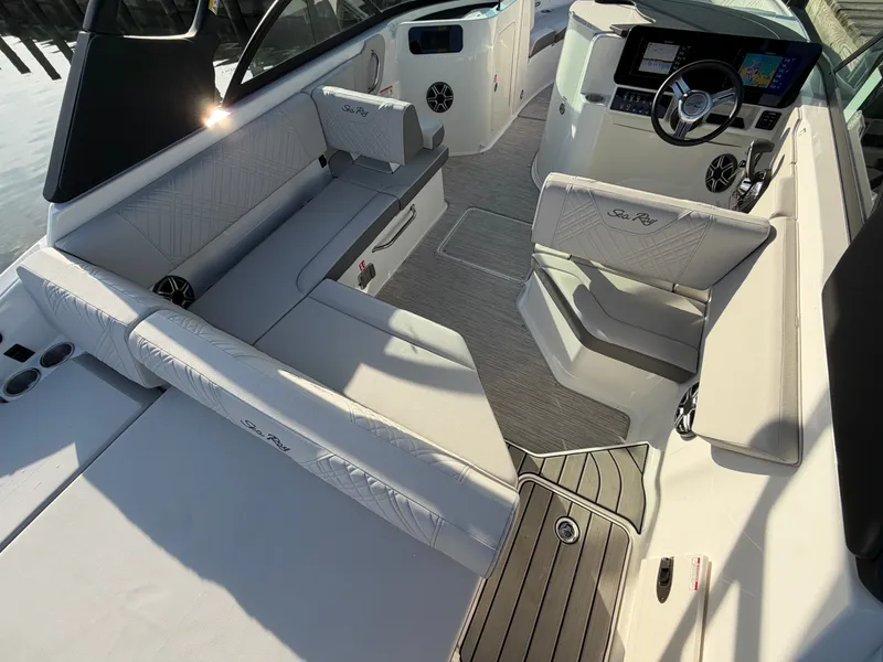 Slide: The Image of Sea Ray SDX 230 Outboard 2026 - 10