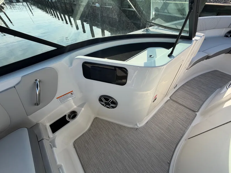 Slide: The Image of Sea Ray SDX 230 Outboard 2026 - 18