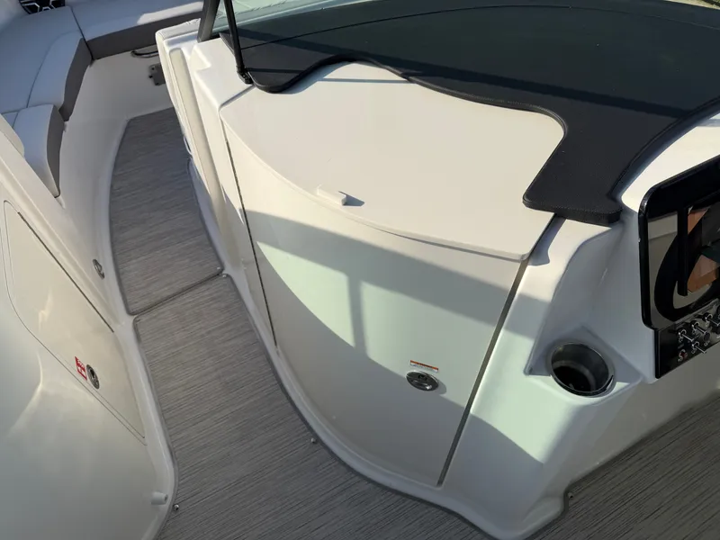 Slide: The Image of Sea Ray SDX 230 Outboard 2026 - 19