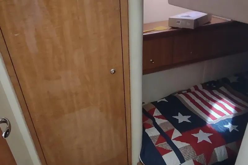 Slide: The Image of Cozy cabin interior of 2001 Maxum 4600 SCB with American flag-themed bedding. - 39