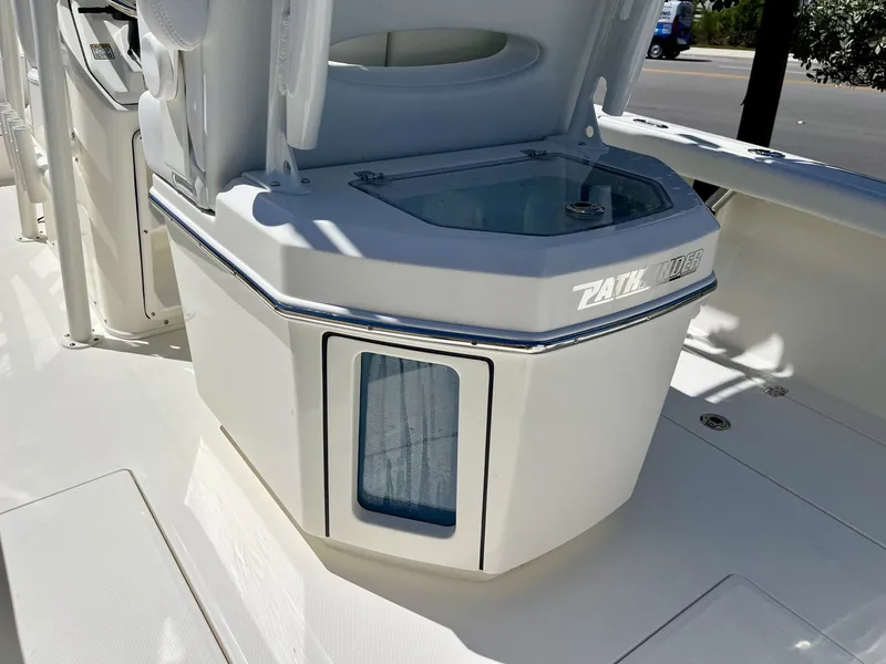 Slide: The Image of Maverick 2400 Open 2026 - 11