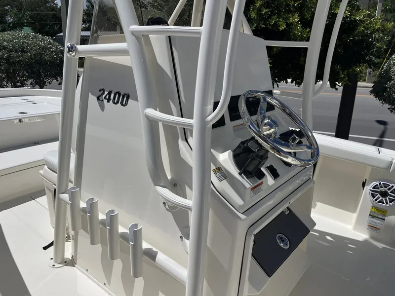 Slide: The Image of Maverick 2400 Open 2026 - 16