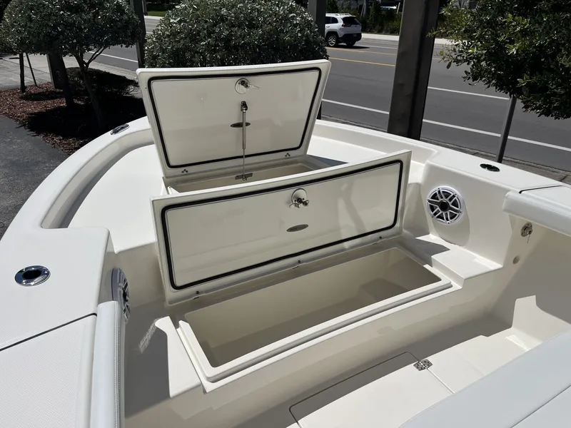 Slide: The Image of Maverick 2400 Open 2026 - 18