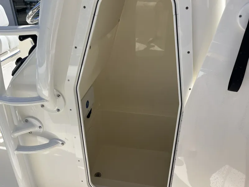 Slide: The Image of Maverick 2400 Open 2026 - 21