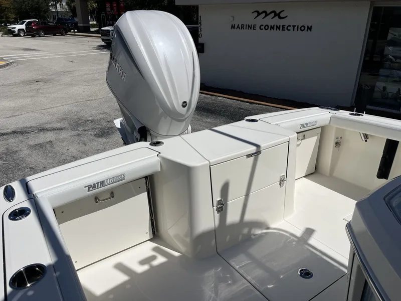 Slide: The Image of Maverick 2400 Open 2026 - 25