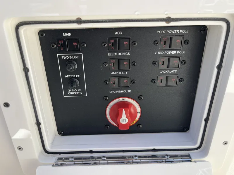 Slide: The Image of Maverick 2400 Open 2026 - 28