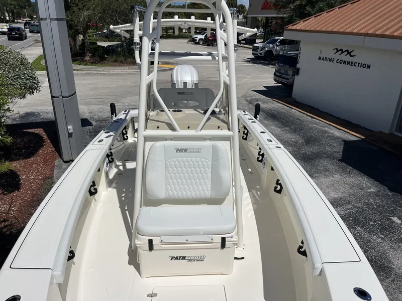 Slide: The Image of Maverick 2400 Open 2026 - 20