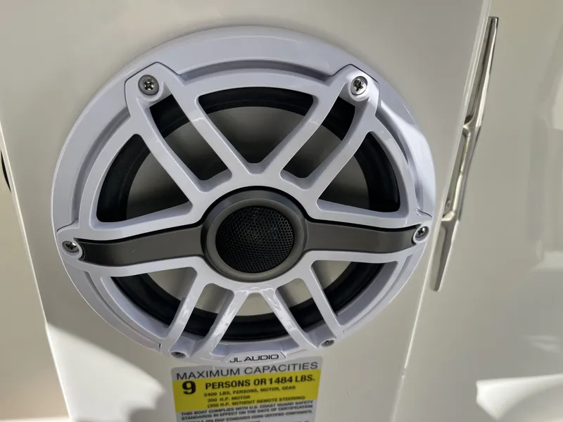 Slide: The Image of Maverick 2400 Open 2026 - 24