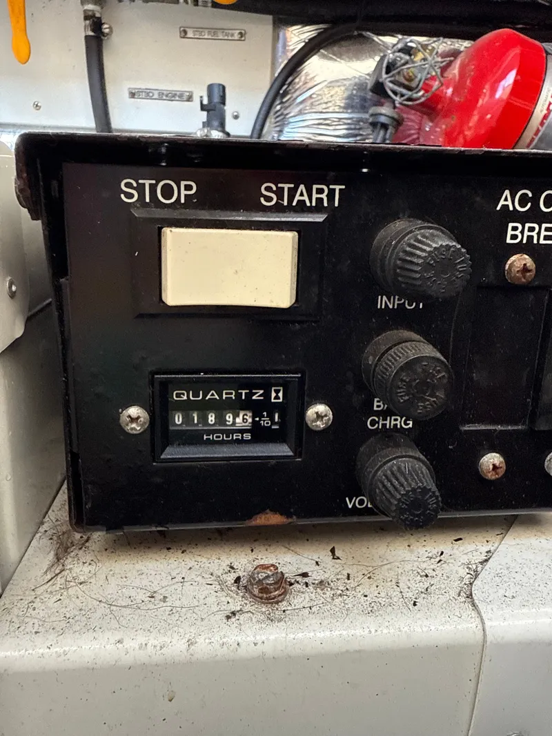 Slide: The Image of Control panel with hour meter reading 1896 hours on a Four 328 Vista, 2004 model. - 9