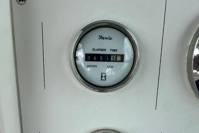 Slide: The Image of Elapsed time gauge on 1999 Envision 3200 Intruder, showing 651.3 hours. - 30