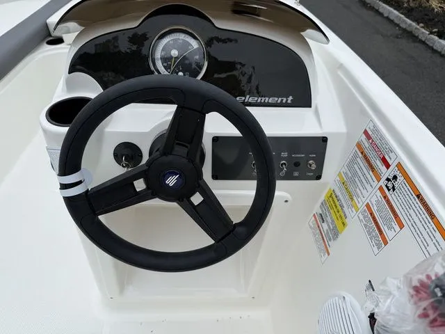 Slide: The Image of Bayliner Element E18 2026 - 10
