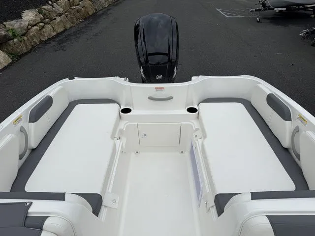 Slide: The Image of Bayliner Element E18 2026 - 5