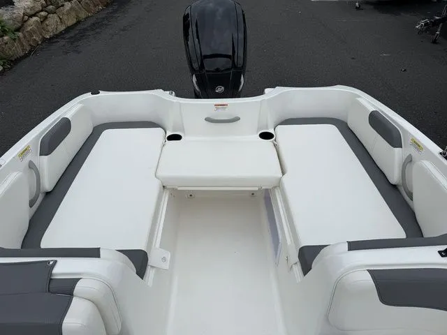 Slide: The Image of Bayliner Element E18 2026 - 6