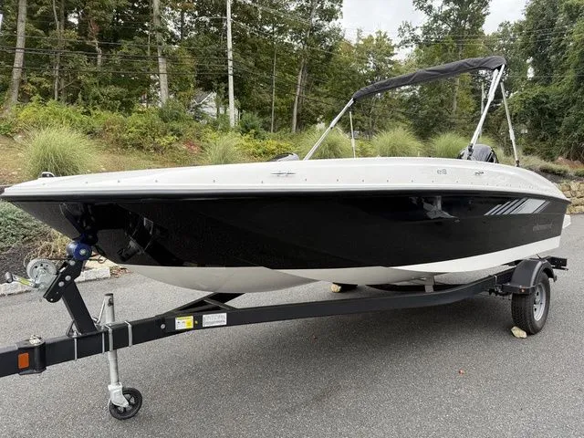 Slide: The Image of Bayliner Element E18 2026 - 7