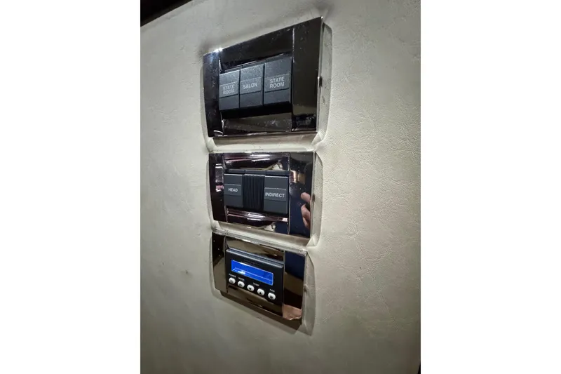 Slide: The Image of Control panel on a 2009 Sea Ray 470 Sundancer yacht interior. - 26